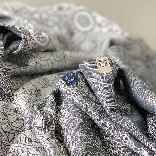 WILD WINE GREY & WHITE 2