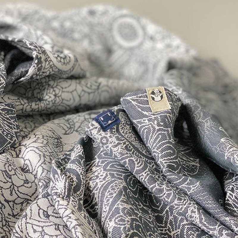 WILD WINE GREY & WHITE 2