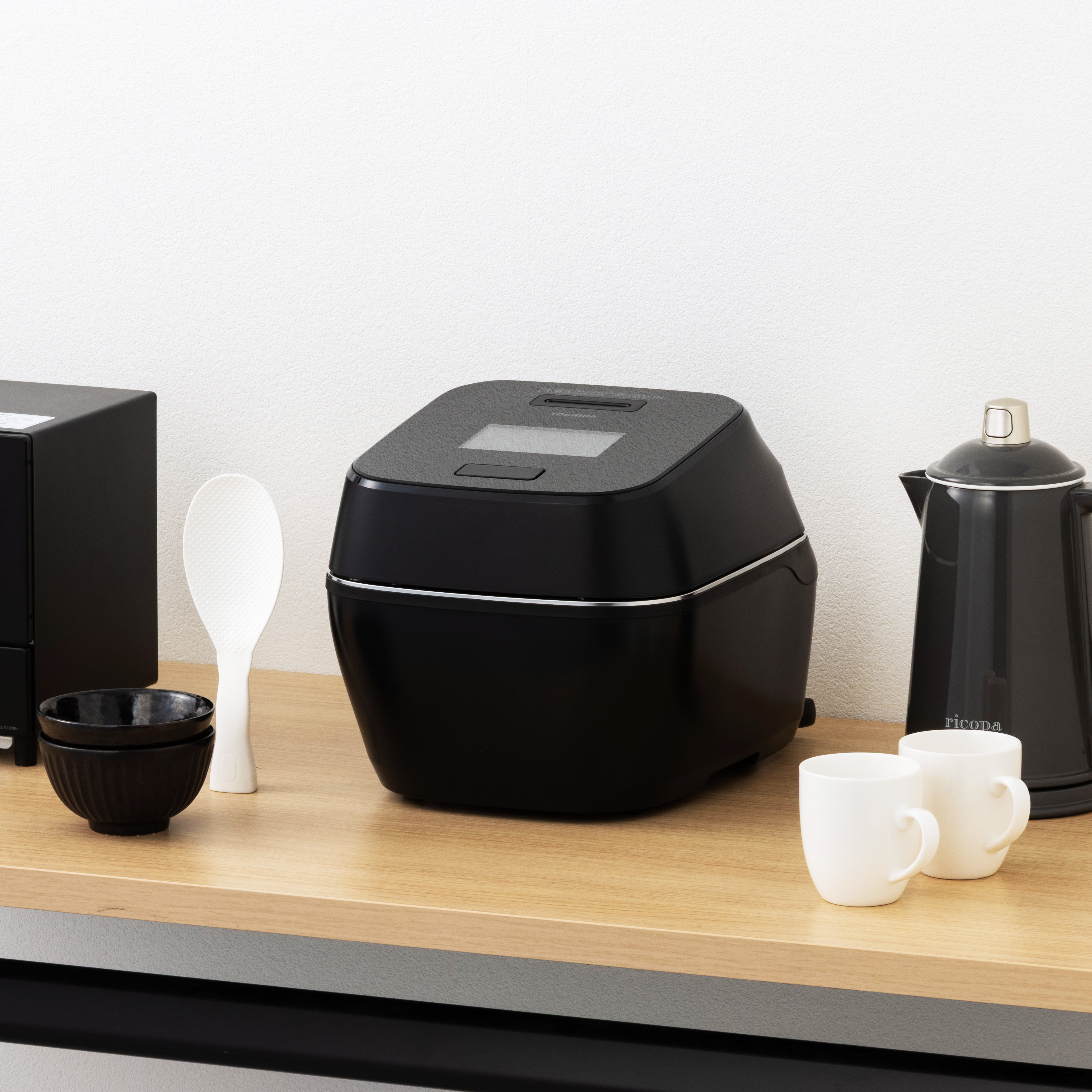 東芝　羽釜炊飯器　真空圧力IH 5.5合炊き　RC-10ZWL 価格.com - 『内釜。銘は「備長炭 かまど本羽釜」。まさに羽釜。』東芝