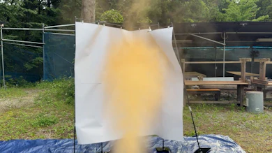 検証では消火器のように一気に放出された!