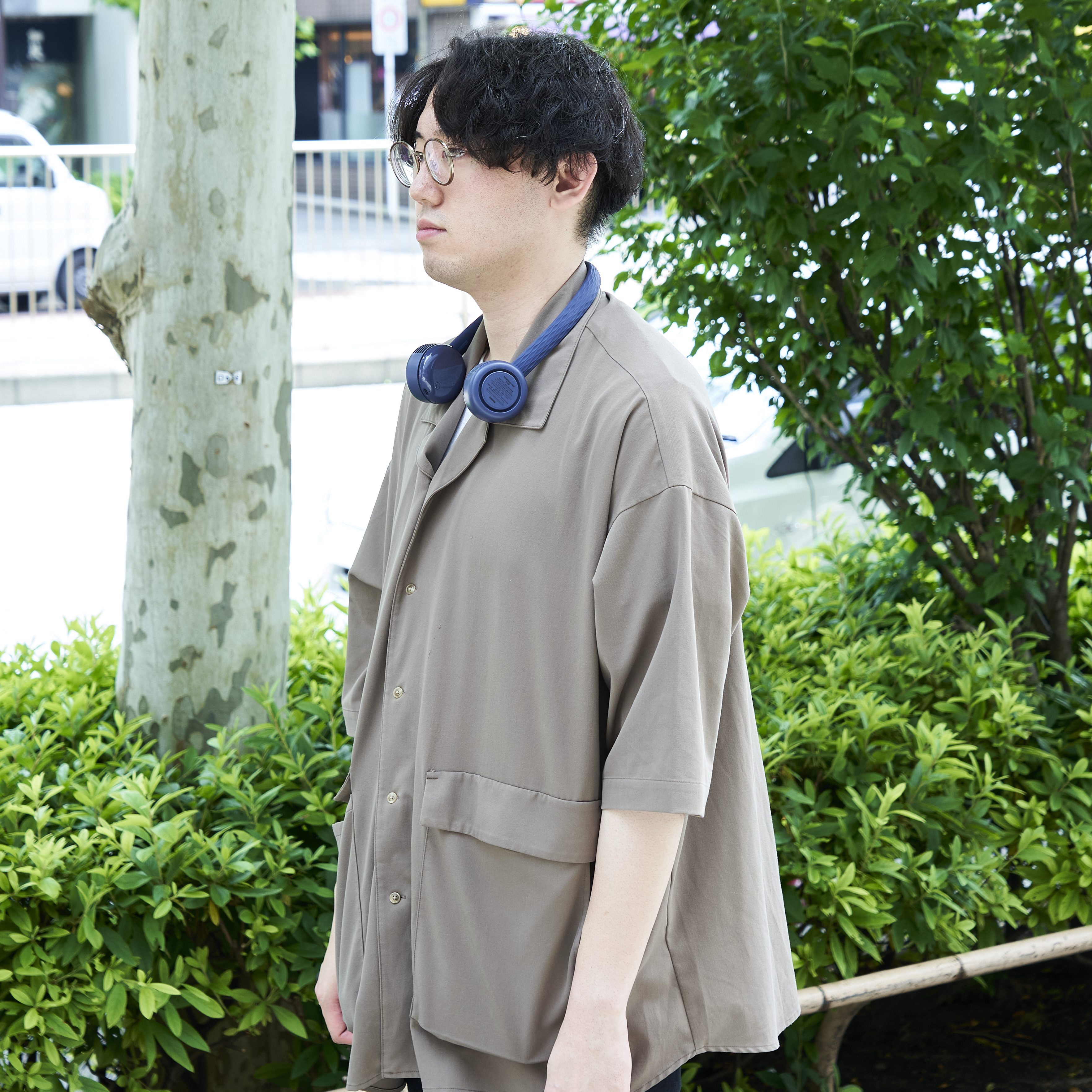 ハンディ扇風機「WFan(ダブルファン)」はハンズフリーで夏のアウトドアを快適に！マスク蒸れ対策にもおすすめ -  ハピキャン｜キャンプ・アウトドア情報メディア 両手が使える ハンズフリー 首掛け扇風機 WFan ダブルファン ヨガシロッコ クリア グレージュ SPICE OF LIFE(スパ