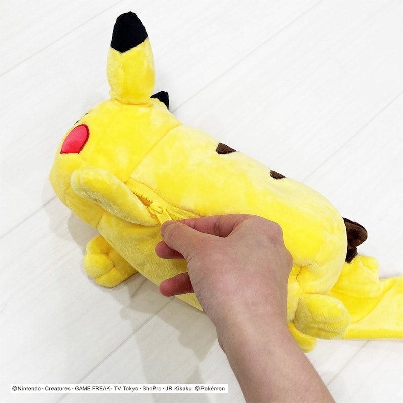 ピカチュウから変身するネックピロー 2