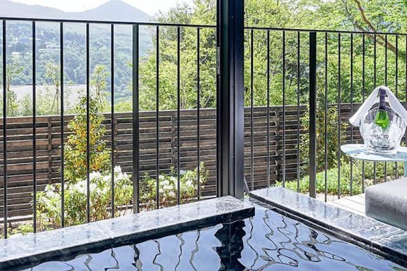 HAKONE NICA 3