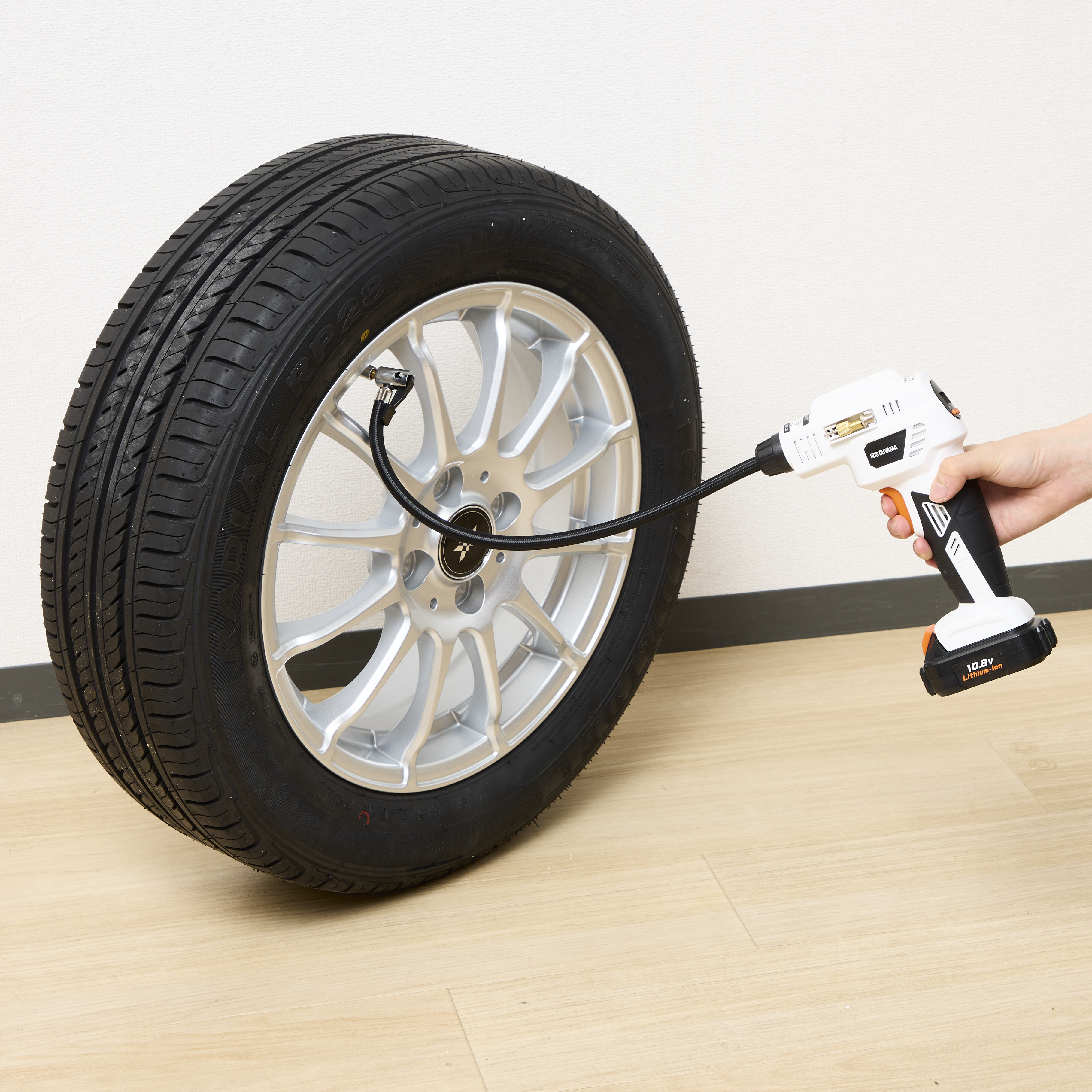 アイリスオーヤマ 充電式エアコンプレッサ JAC10を検証レビュー！車用