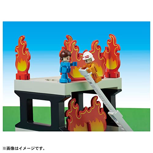 トミカタウン 出動！消火！レスキューベース 6