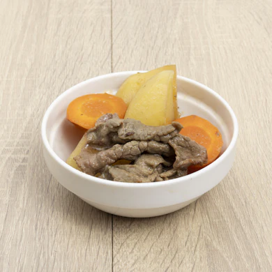 じゃがいもは煮崩れずほっくり、にんじんと肉には硬さが残る