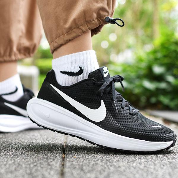 ナイキのスニーカー男性用 外さないナイキの白スニーカー。人気モデルで足元にアクセントを