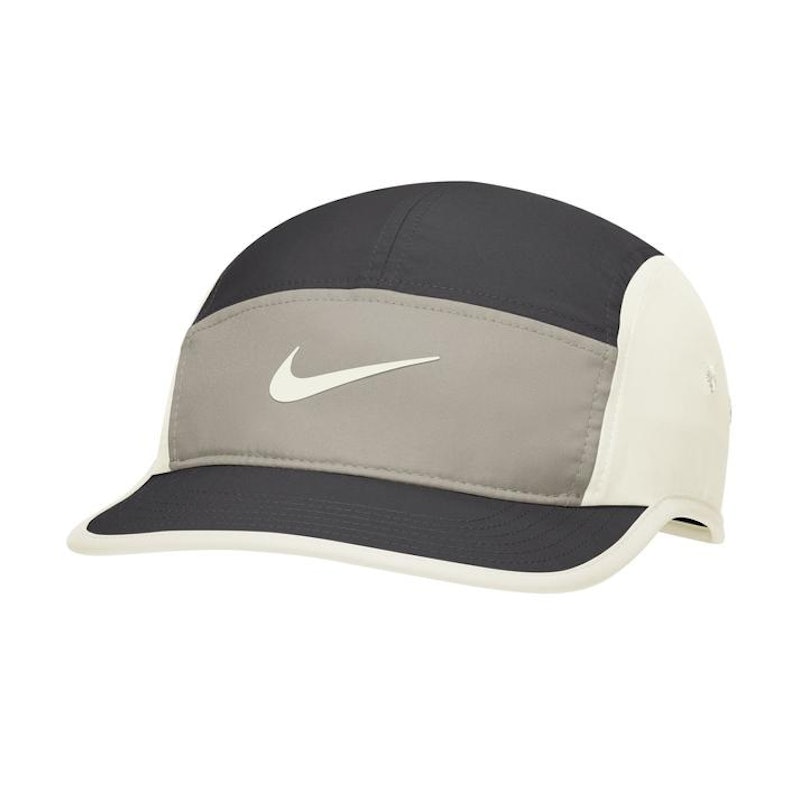フライ Dri-FIT アンストラクチャード スウッシュ キャップ 1