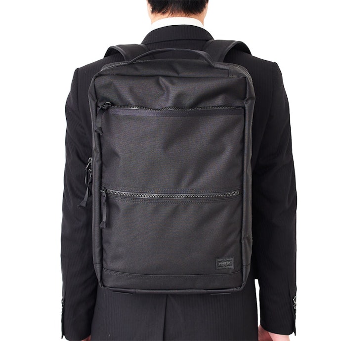 吉田カバンのPORTER INTERACTIVE DAYPACKは、コンパクトに荷物をまとめたい人向き