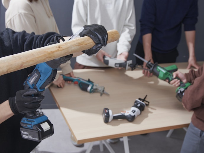 安定感があり切りやすい。軽くて持ち手がスリムなので操作が楽