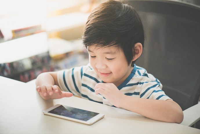 キッズ・子ども向けオンライン英会話はスマホやタブレットでもOK?必要な機材は?