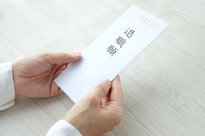 直属の上司に退職願・退職届を提出する