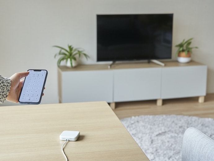 赤外線LEDの個数は少なめ。広い部屋だと反応しにくいおそれも