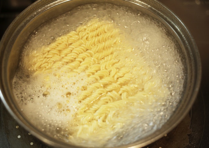 インスタントラーメンで冷やしラーメンを作る方法