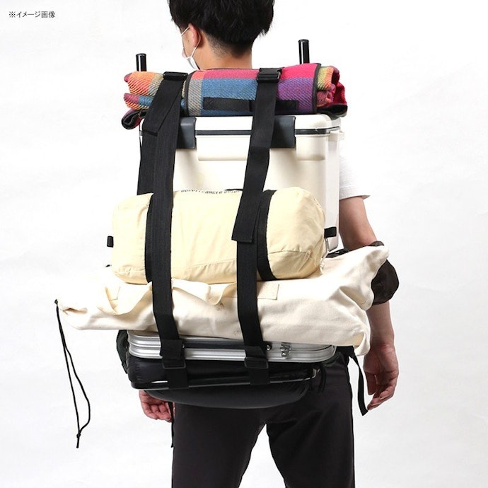 重い荷物を下に積み、ベルトの長さは体に合わせる
