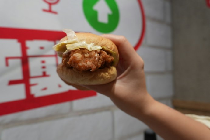オリジナルチキンバーガーは、チキンフィレから別物に進化!