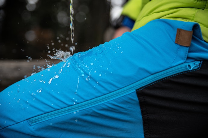 耐水圧は10,000mm以上が基本!登山用なら20,000mm以上を選ぼう