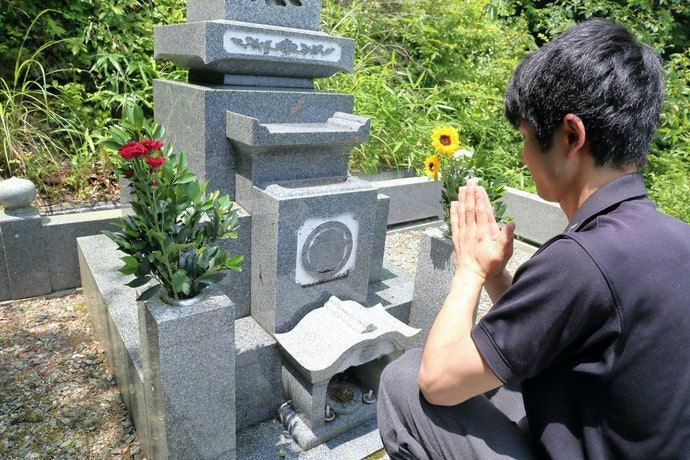 墓掃除と同時に墓参りを代行してくれる業者もおすすめ