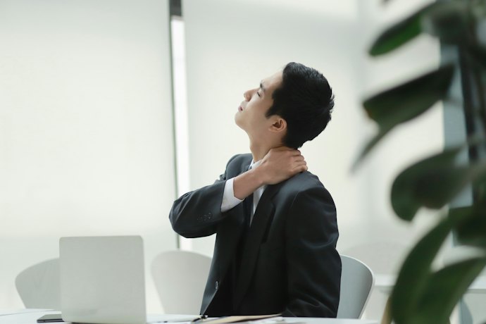 残業が多く休みが少ない
