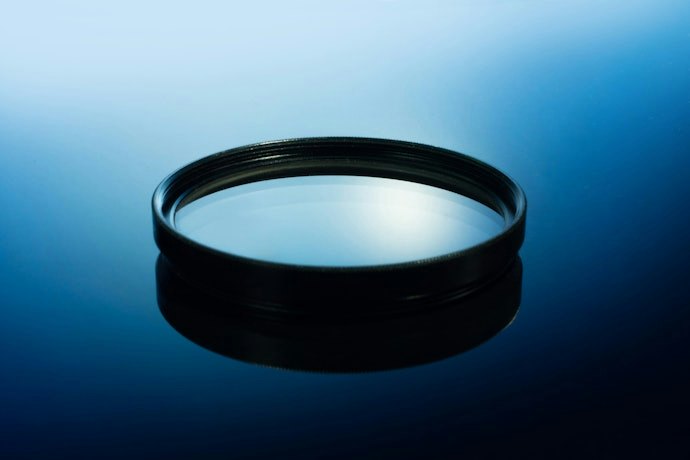 「高透過率(低面反射率)」なものなら画質を落とさず撮影できる