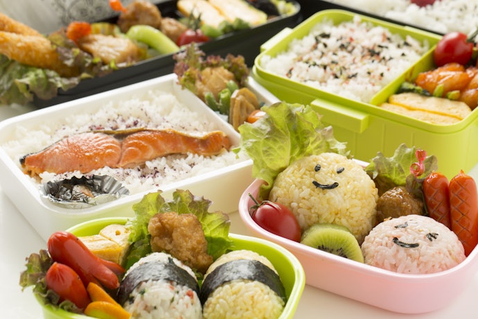 容量は年齢ごとの目安量と普段の食事量を参考に決めよう