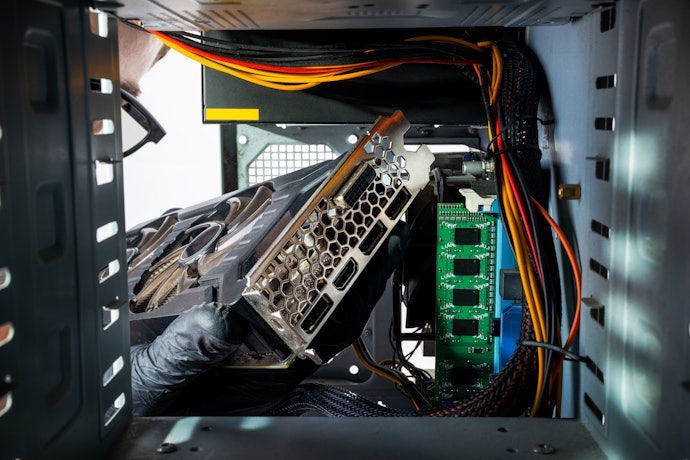 PCケースに収まるグラボを選ぼう