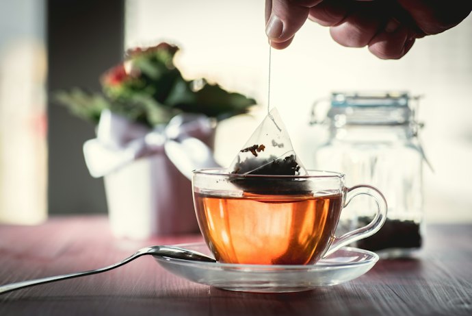 手間をかけずに飲みたいならティーバッグ。量や淹れ方を楽しむなら茶葉もあり