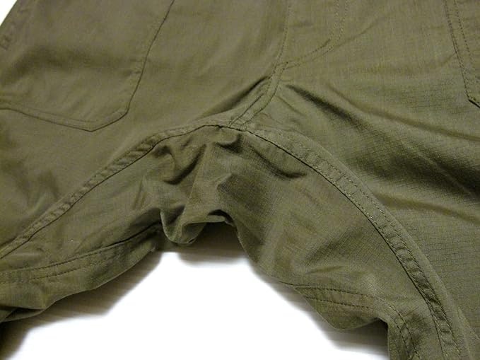 ストレッチ性があるものがおすすめ!膝や股下が立体裁断かも要チェック