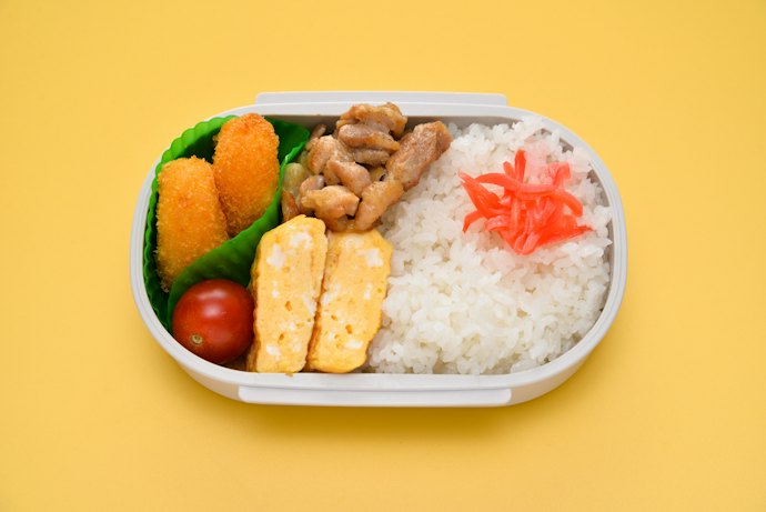 少量の料理を同時進行できる、仕切り付きも便利