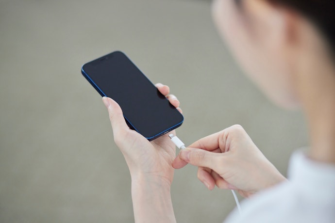 アプリ・通信・画面設定を見直し、20〜80%を目安に充電しよう