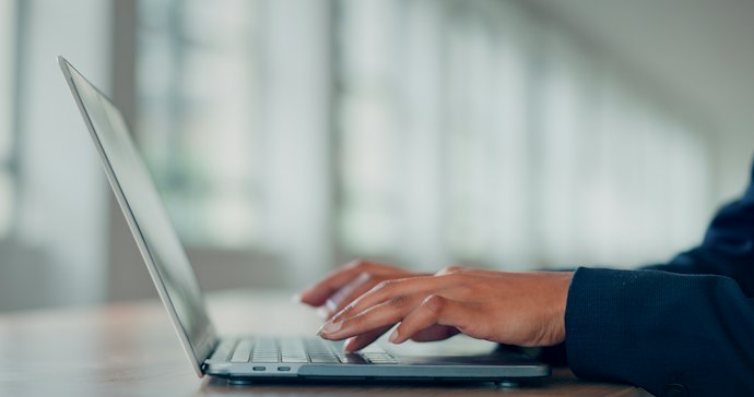 24時間申し込みできるインターネットが便利