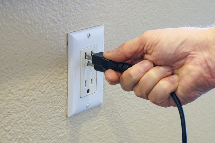 対応電圧と差し込み口の形状は必ず確認。測定する機器に対応した規格を選ぼう