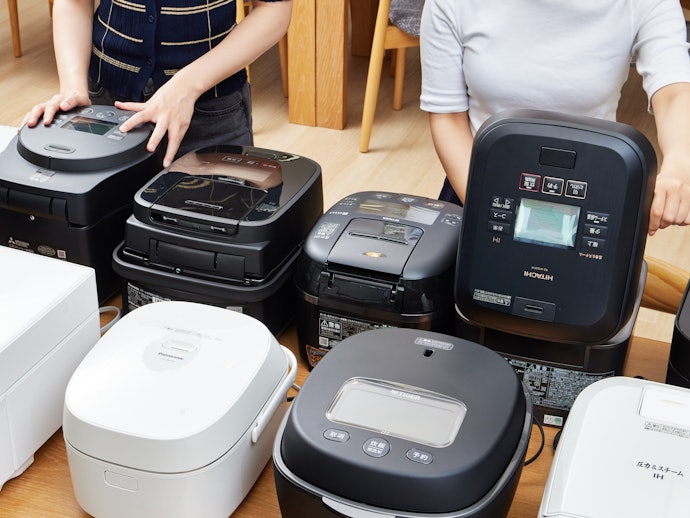 ボタン式で操作性はスムーズ。炊飯時の操作は初見だと戸惑いそう