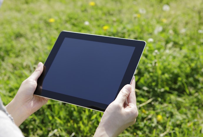 自分でタブレットやiPadを用意する必要がある
