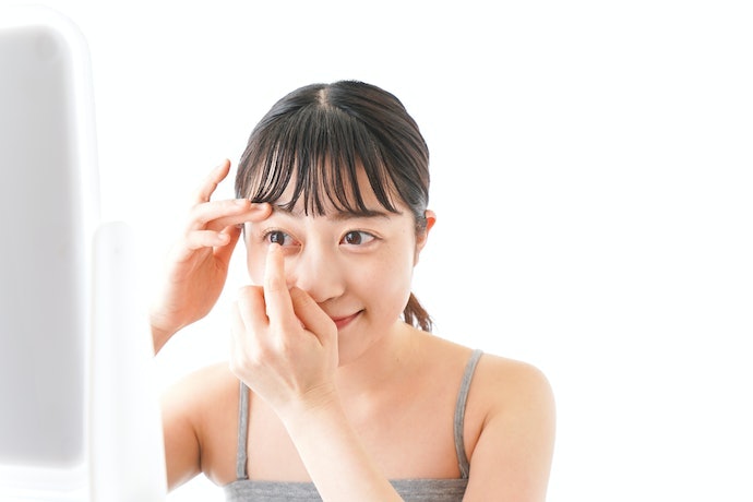 取るときも外すときも、清潔な手で丁寧に扱おう