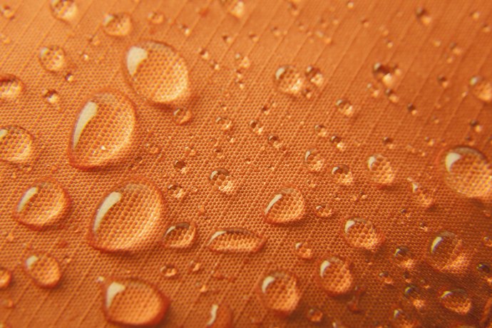 防水性の高さは口コミやレビューを参考に