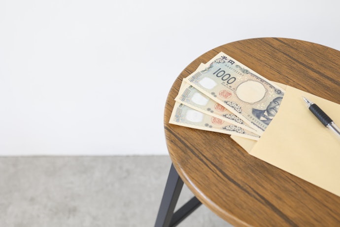 予算は2,000~5,000円程度が相場。高級すぎるものは避けて