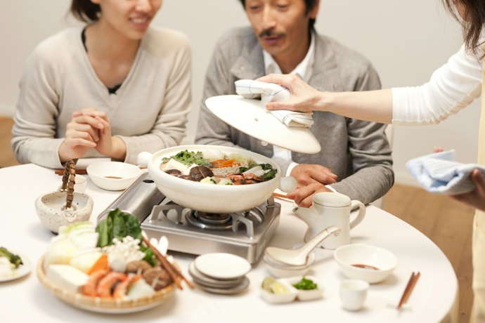 テーブルで土鍋を囲むなら浅型がおすすめ