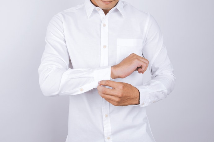 ビジネスで薄手のYシャツを着るなら薄い色のものが好適