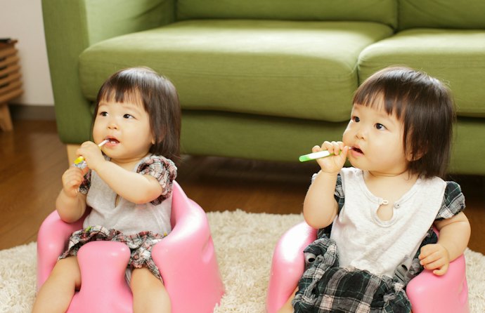 「歯が萌え始めた時から〜2歳」の子供用歯ブラシの選び方