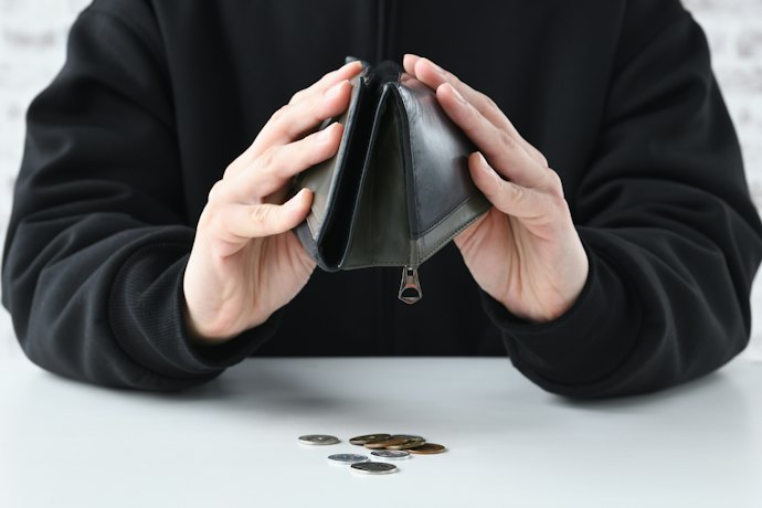 緊急かつ一時的に生計維持が困難で、返済の見通しがある世帯が対象