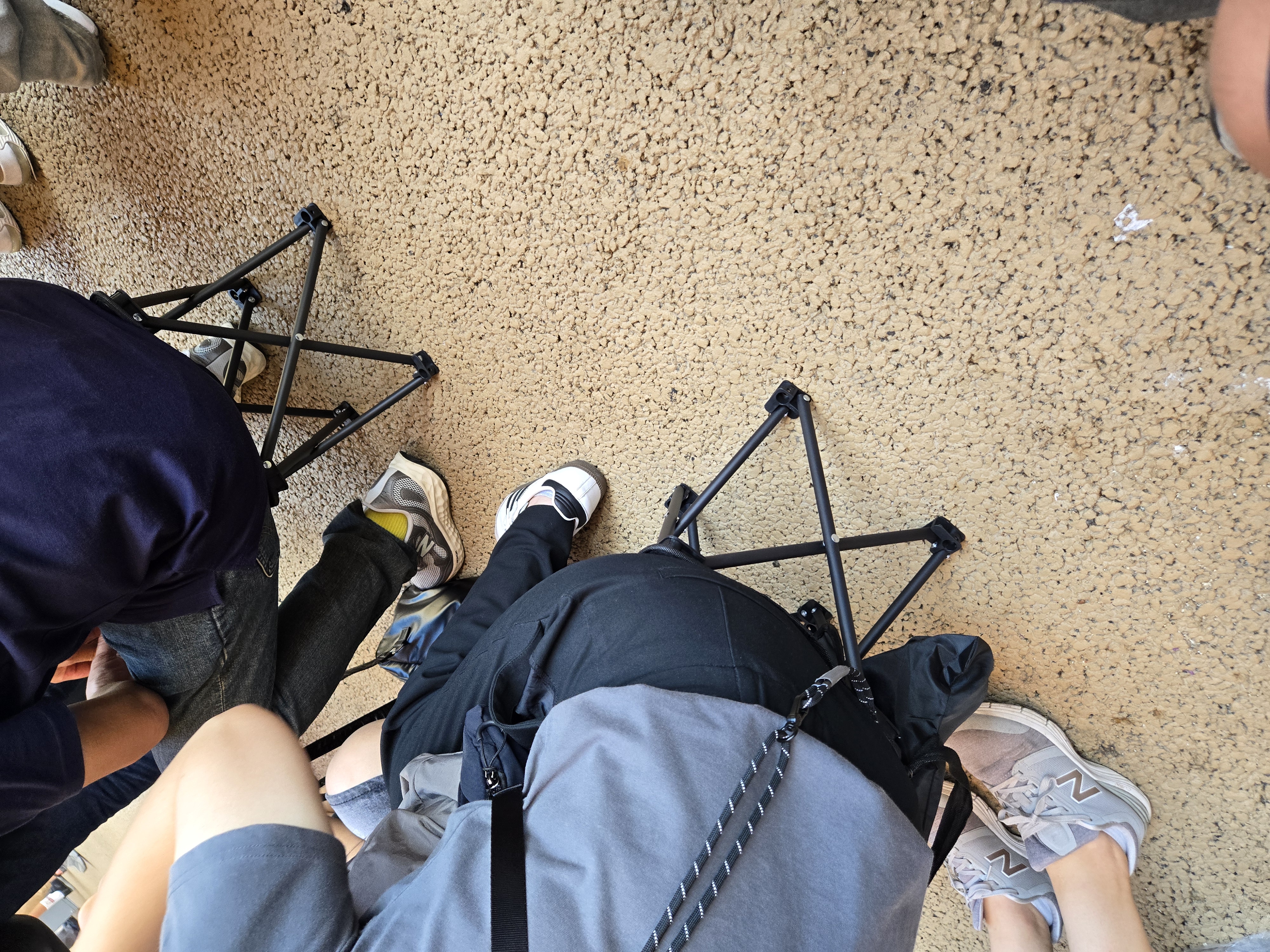 駆け込み大阪万博に！】 Amazonの格安「行列用チェア」をくらべてみた