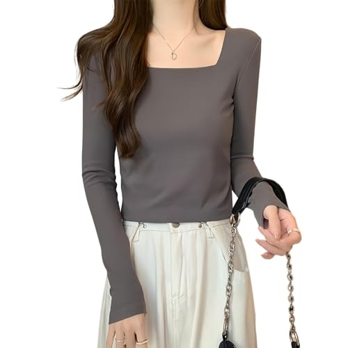 着こなしや好みに合わせて、ネックラインやシルエットを決めよう