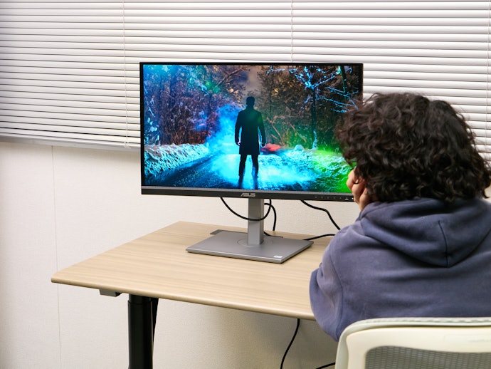 動画鑑賞用の安いPCモニターを探している人はコントラスト比にも注目!