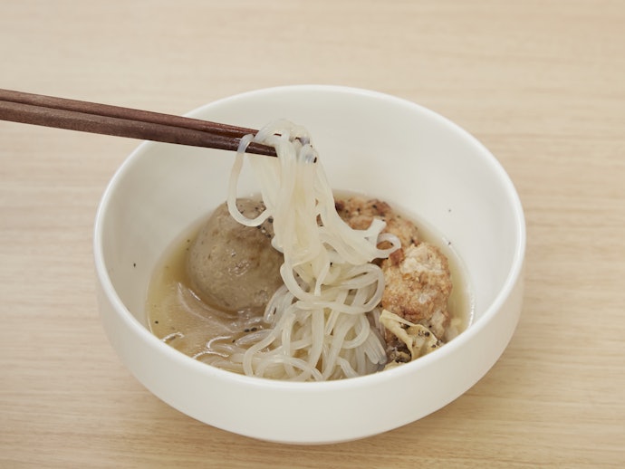 【13位(同率)】おでん白滝ラーメン:鶏ガラでコクが利いたヘルシーラーメンに!でも、コストが高くつく