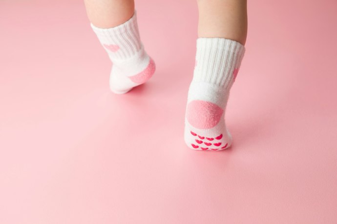 歩き始めにはすべり止め付きタイプが安心