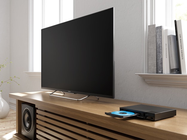 動画サイトのコンテンツも視聴可能。テレビの接続に必要なHDMIケーブルは別売り