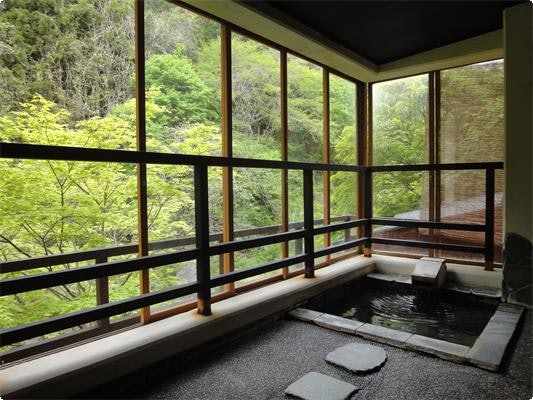 温泉を堪能するなら、景色や設備も要チェック
