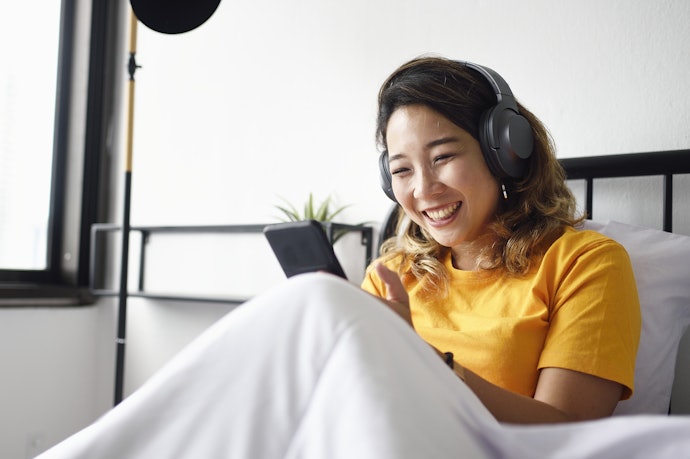 音の世界に没入しやすいオーバーイヤー型ヘッドホンを選ぼう