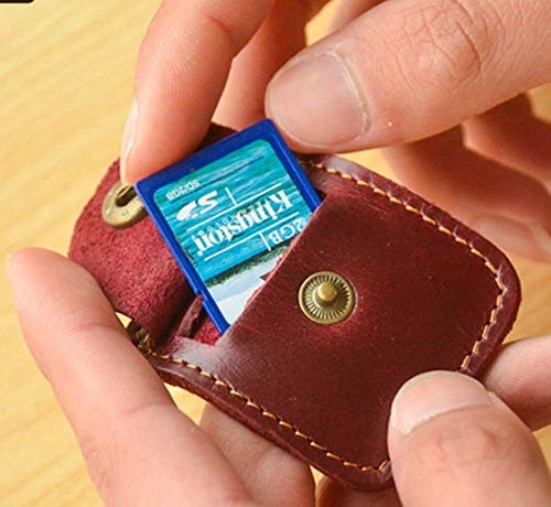 携帯性を求める場合は、ストラップつきや薄型ケースが狙い目
